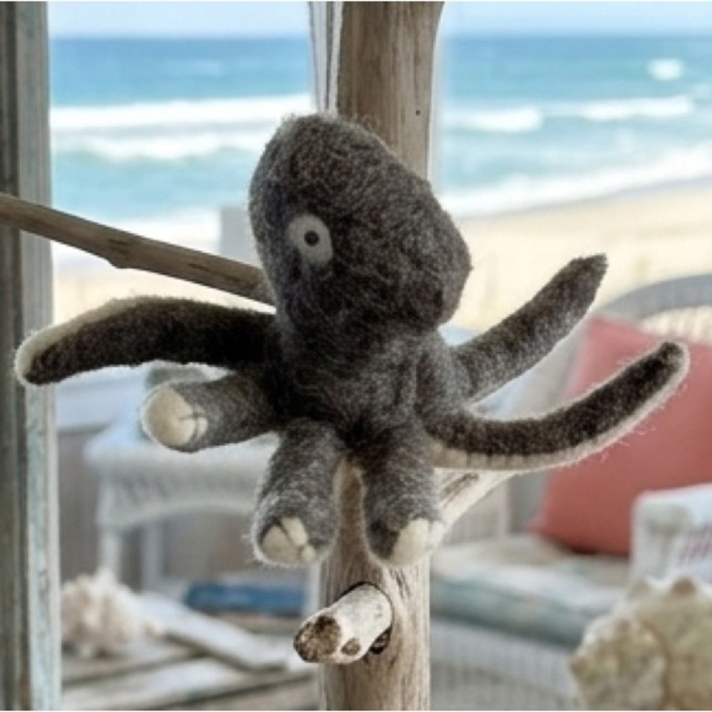 Nautical Needle-Felted Octopus Decor – Woolen Sea Creature Ornament